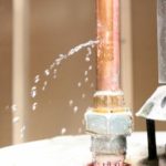 Processus de colmatage de fuite d’eau