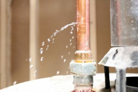 Processus de colmatage de fuite d’eau